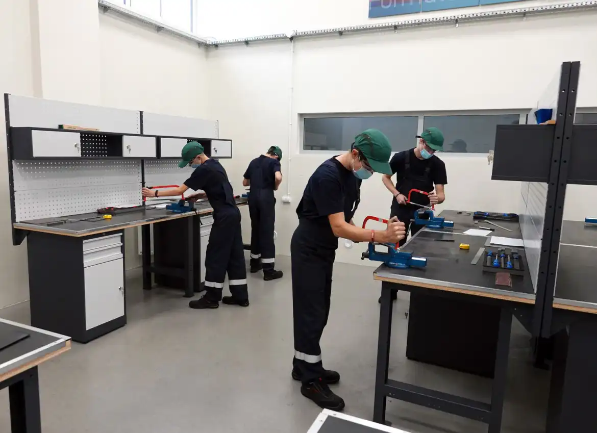 Uczniowie ZS w Starym Sączu uczą się zawodu w międzynarodowej firmie