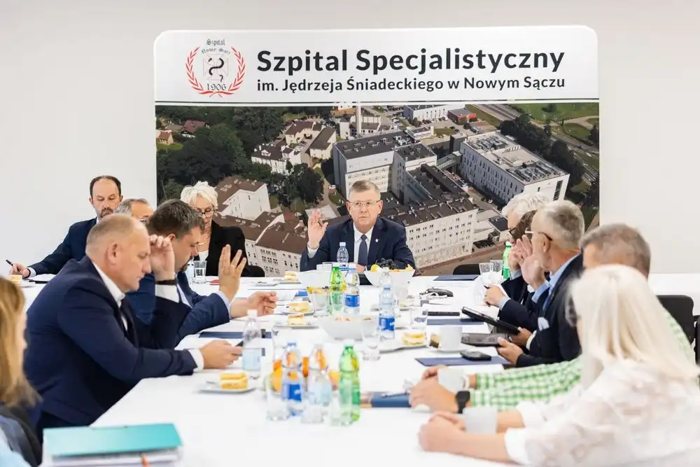 Nowa kadencja Rady Społecznej Szpitala w Nowym Sączu. Wręczono akty powołania