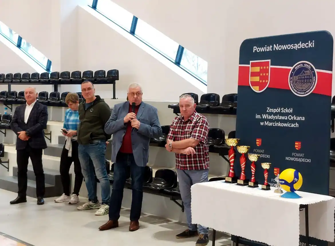Licealistki ze Starego Sącza najlepsze w siatkówce