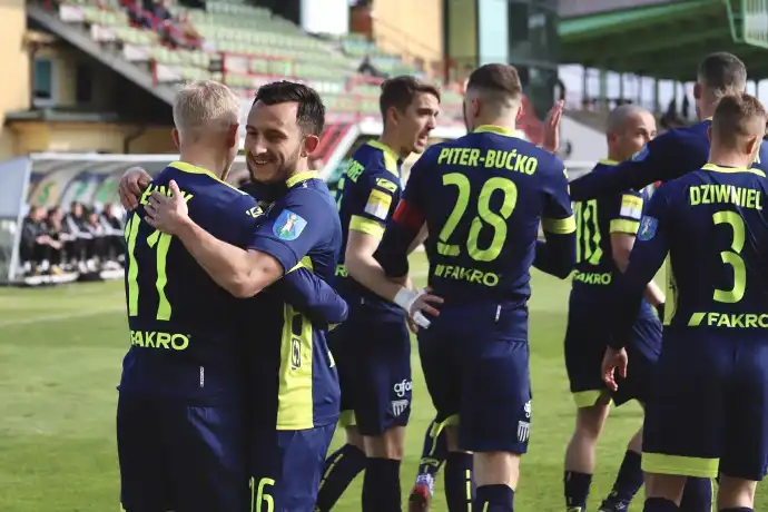 Drużyna Sandecji kontynuuje dobrą passę i wygrywa kolejny mecz