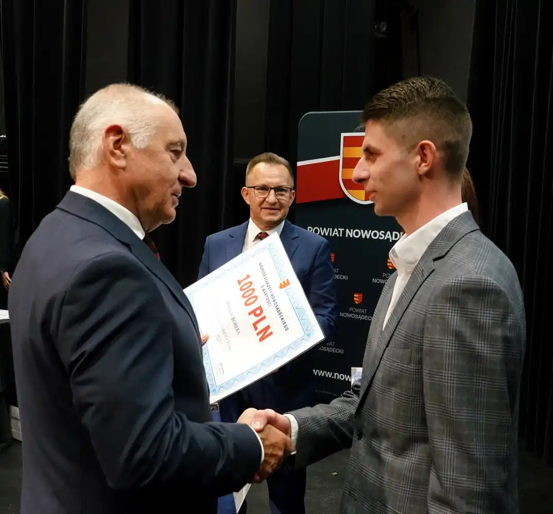 Gala „Sądeckie Oblicza Wolontariatu”. Starosta nagrodził wolontariuszy zaangażowanych w niesienie pomocy innym