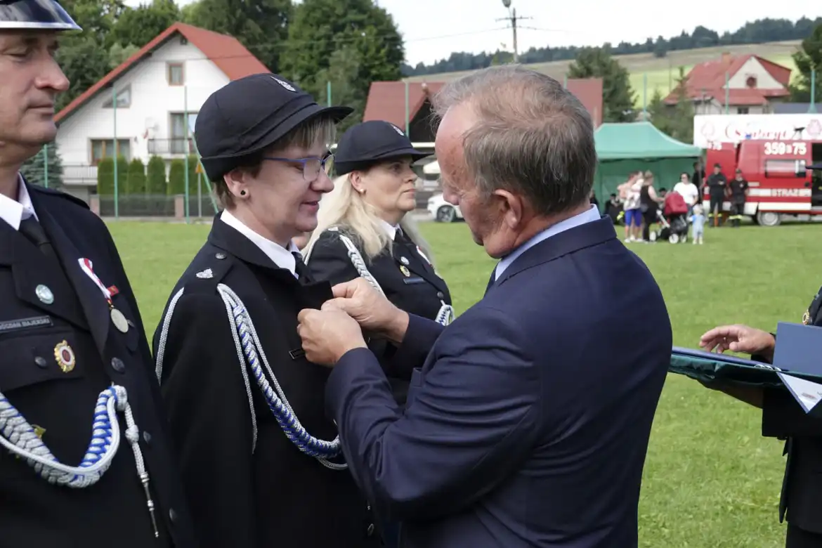Strażacy z OSP w Muszynce świętowali 100-lecie założenia swojej jednostki. Podczas uroczystości otrzymali nowy sztandar