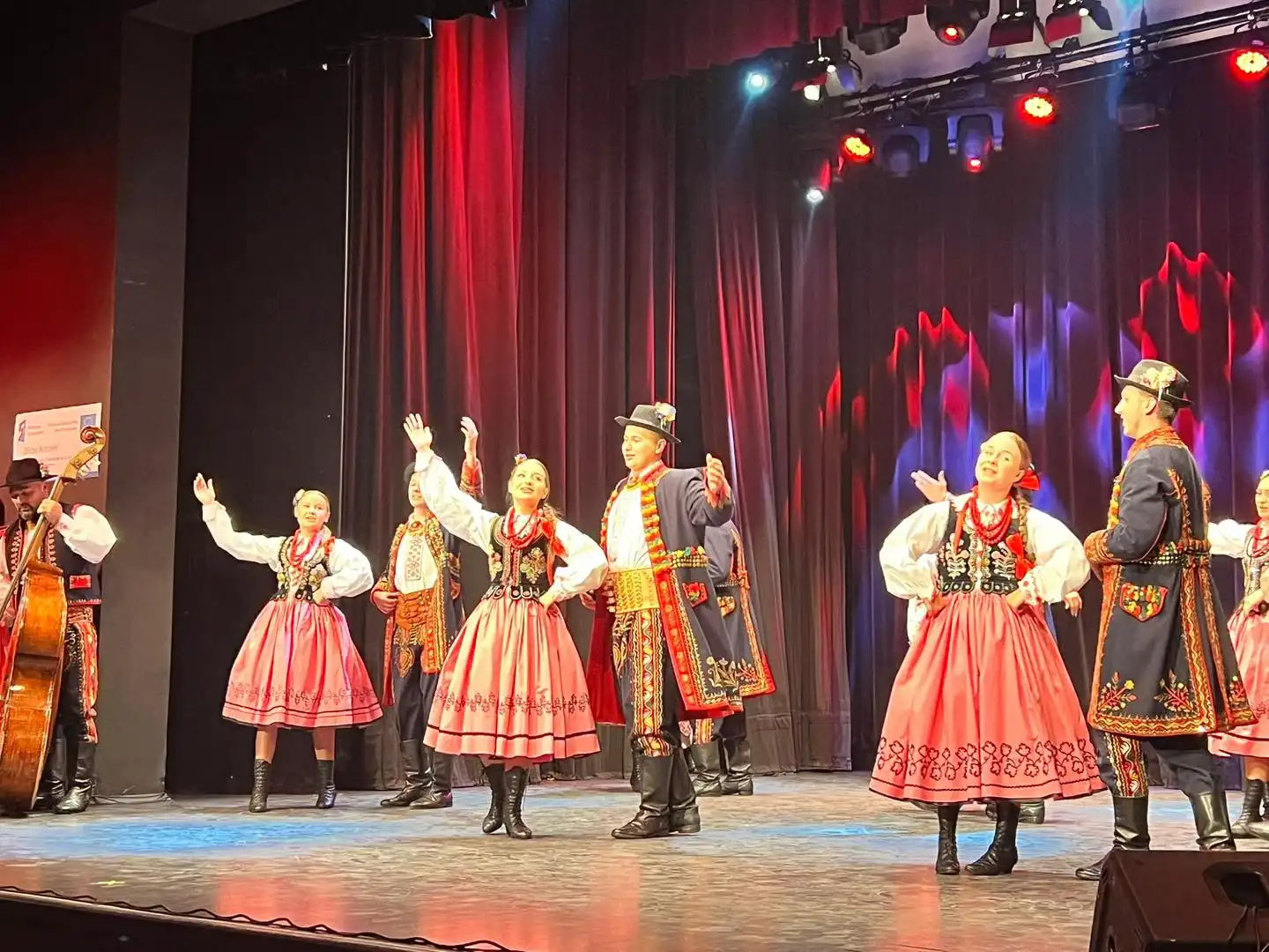 Sądeczoki na scenie w Biłgoraju. Barwne spotkanie kultur