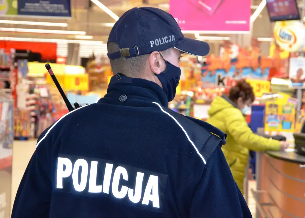 125 mandatów, 16 wniosków o ukaranie do sądu - sądeccy policjanci pilnują przestrzegania obostrzeń