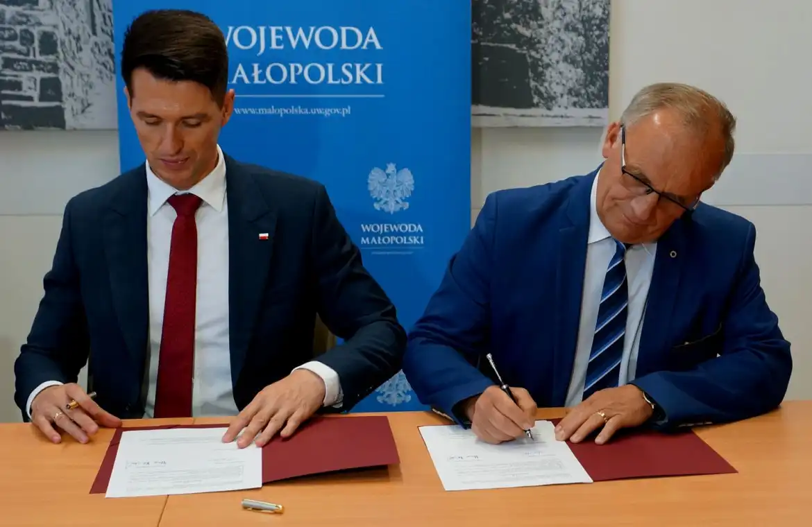Podpisano umowę na remont drogi Czarny Potok – Szczereż