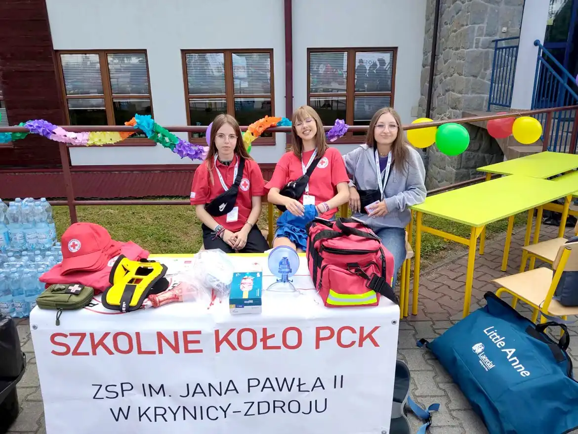 ZSP w Krynicy-Zdroju: szkolne Koło PCK z misją pomagania
