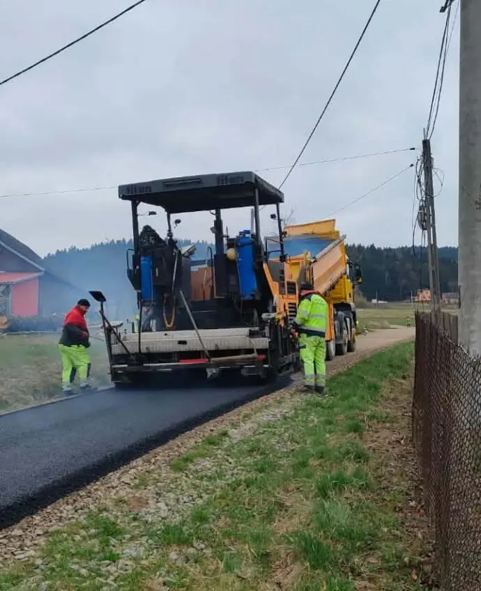Inwestycja drogowa w Krasnem Potockiem. Trwa modernizacja lokalnej trasy