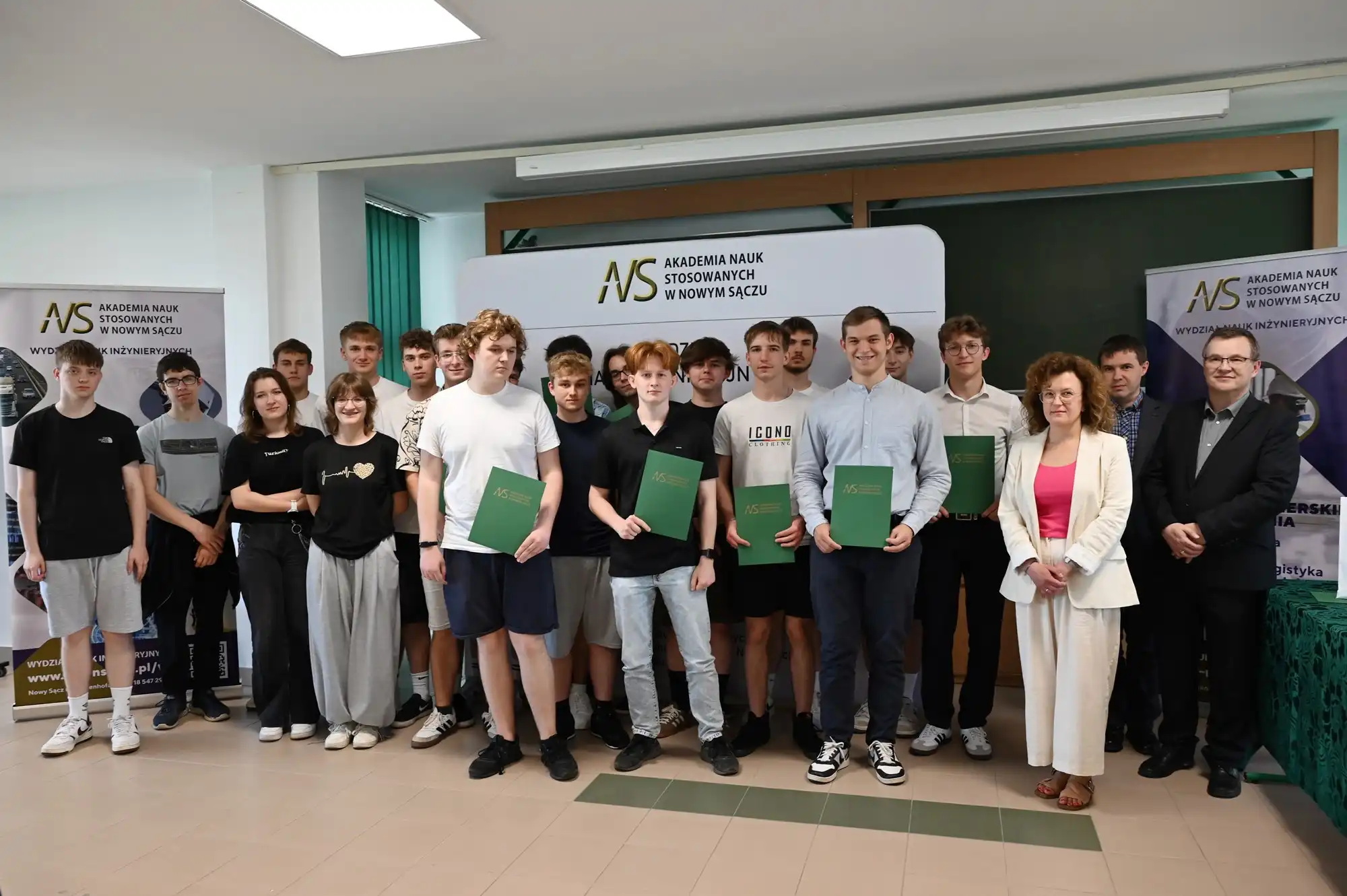 Młodzi programiści na medal. Konkurs Informatyczny „006” za nami