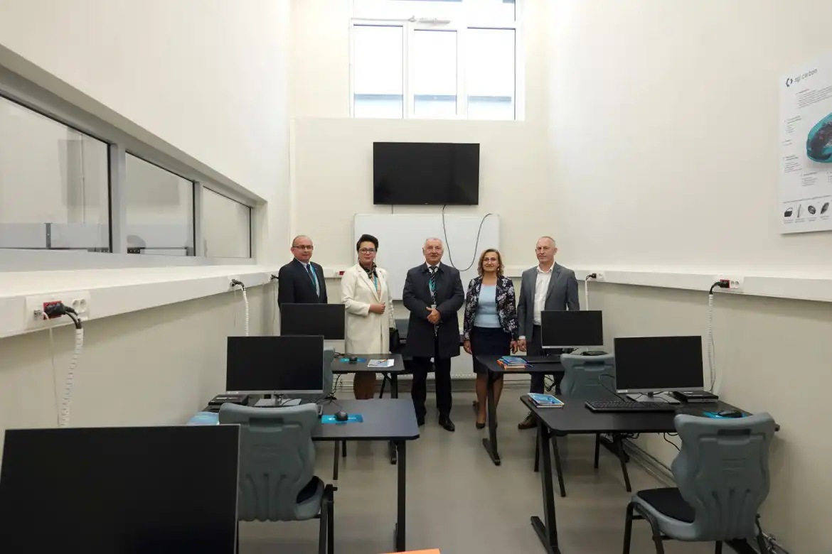 Uczniowie ZS w Starym Sączu uczą się zawodu w międzynarodowej firmie