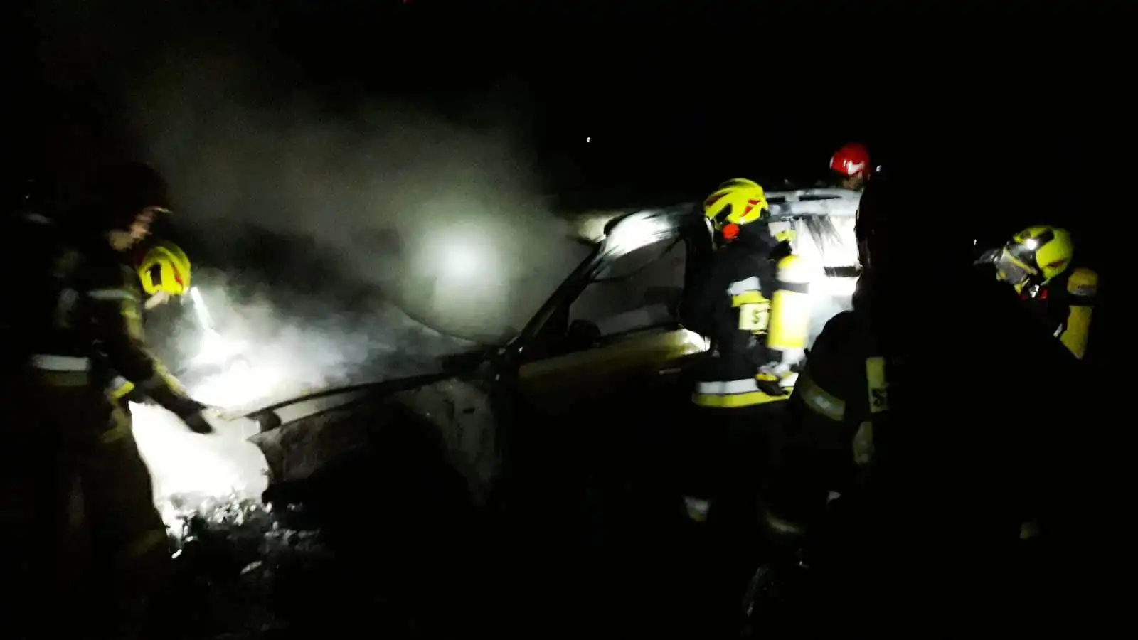 Pożar osobówki w Łyczanie. BMW spłonęło doszczętnie