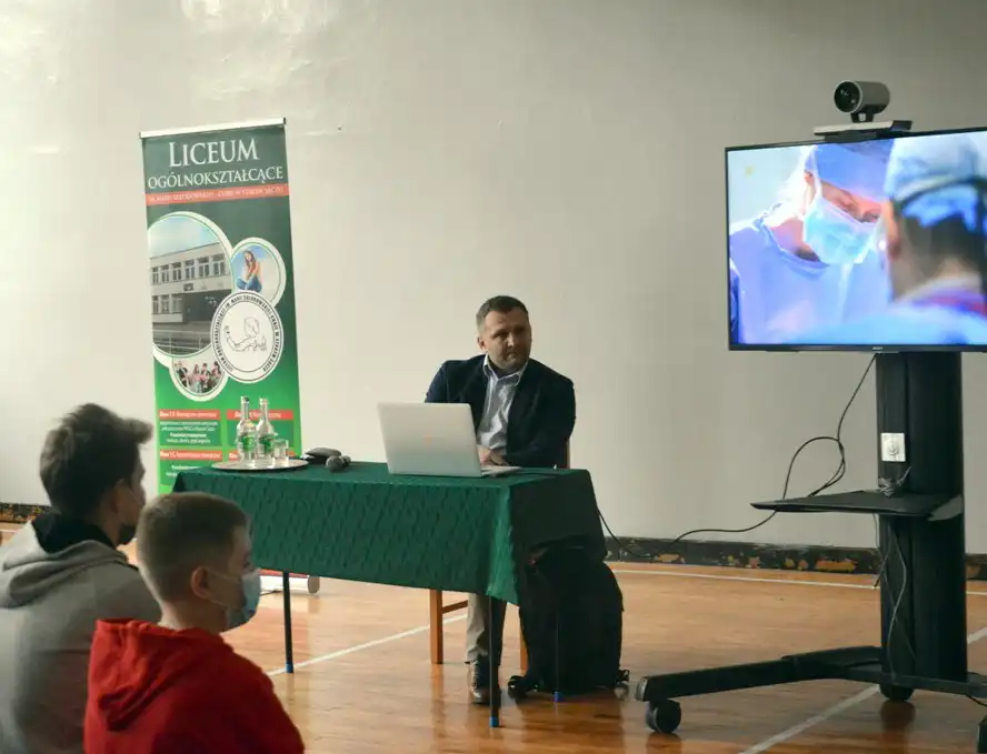 Wybitny kardiochirurg spotkał się z uczniami LO w Starym Sączu