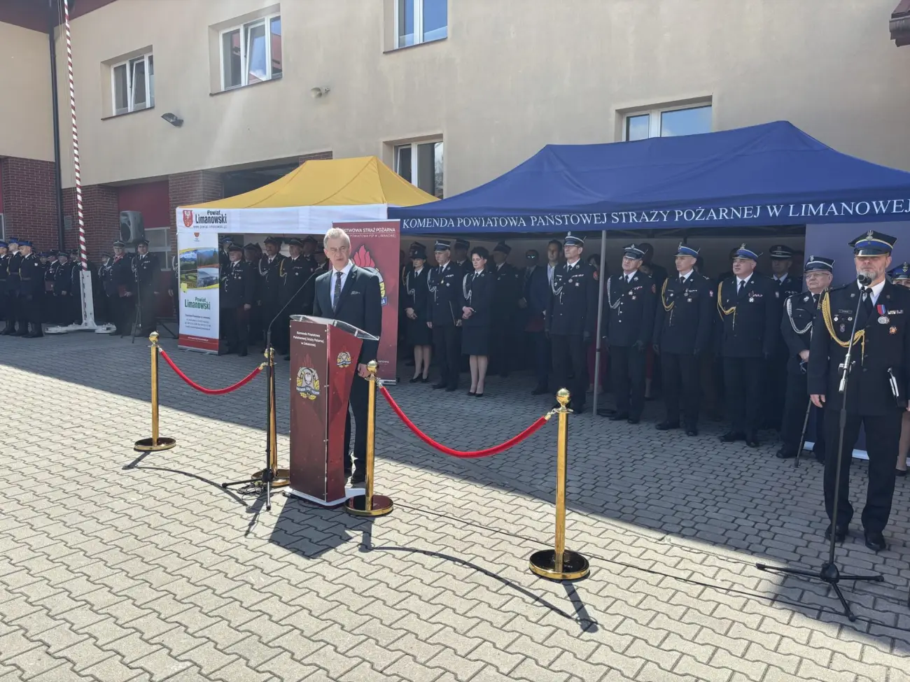 Strażacy świętowali w Limanowej. Były awanse, odznaczenia i nowe wozy