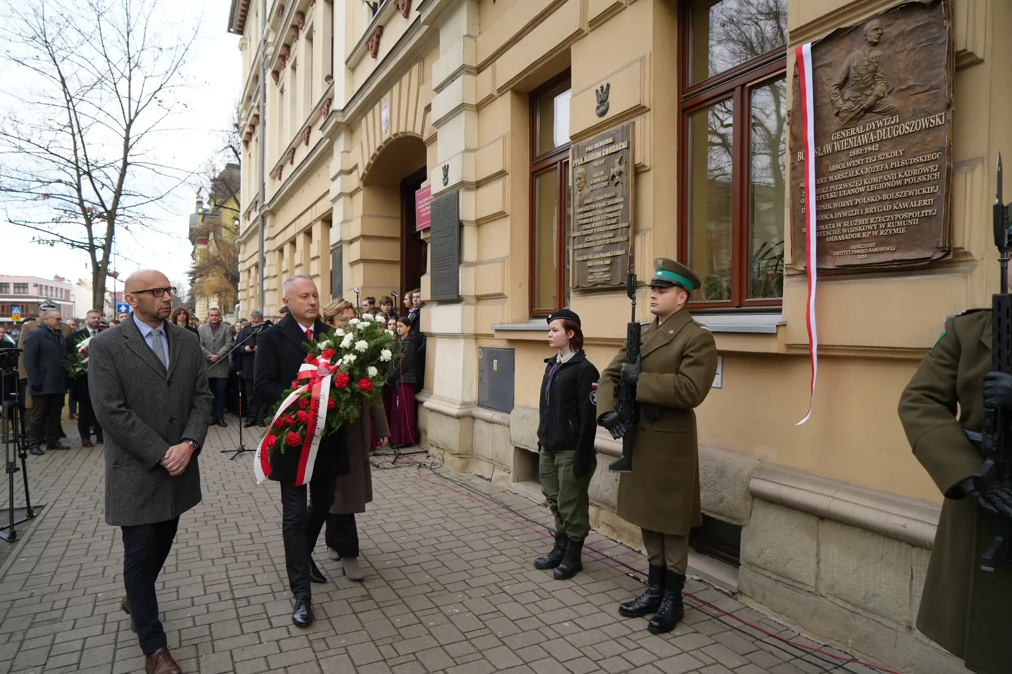 Wieniawa-Długoszowski na stałe w historii Nowego Sącza. Odsłonięto tablicę pamiątkową