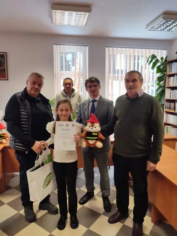 Plastyka i ochrona środowiska. Młode talenty z Tymbarku nagrodzone