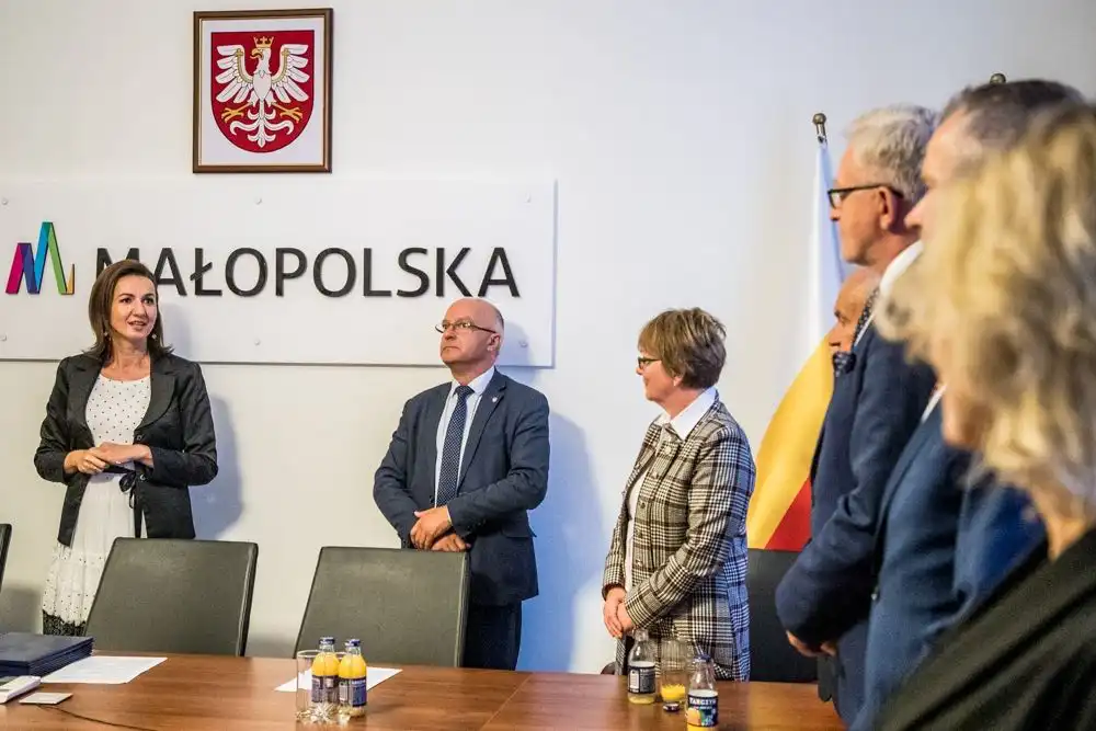 Nominacje dla dyrektorów małopolskich szkół i bibliotek wręczone