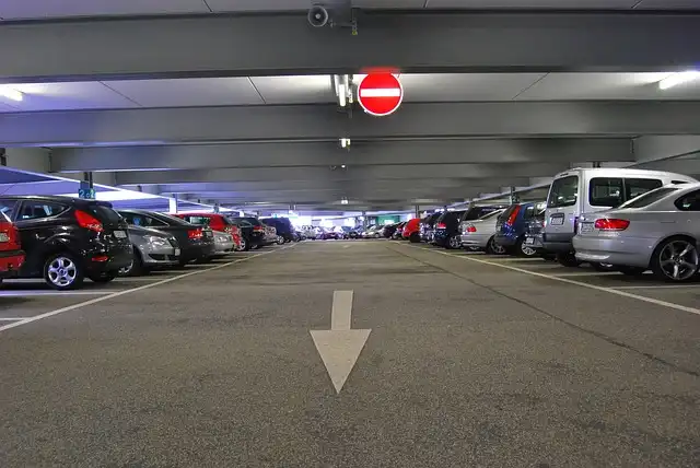 UOKiK nałożył karę 820 tys. zł na APCOA Parking Polska za naruszenie zbiorowych interesów konsumentów