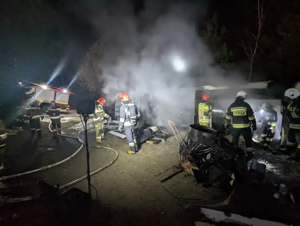 Nowy Sącz: Spłonęły trzy garaże i samochód dostawczy
