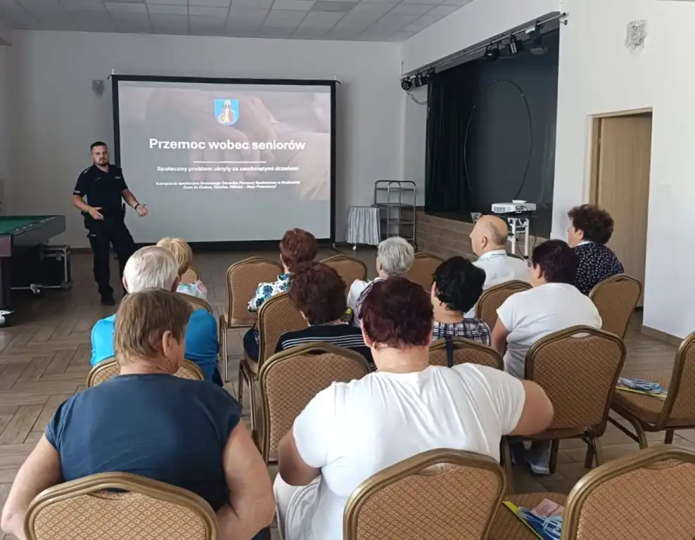 Policjanci z Grybowa edukują seniorów. Wspólna walka z oszustami i przemocą
