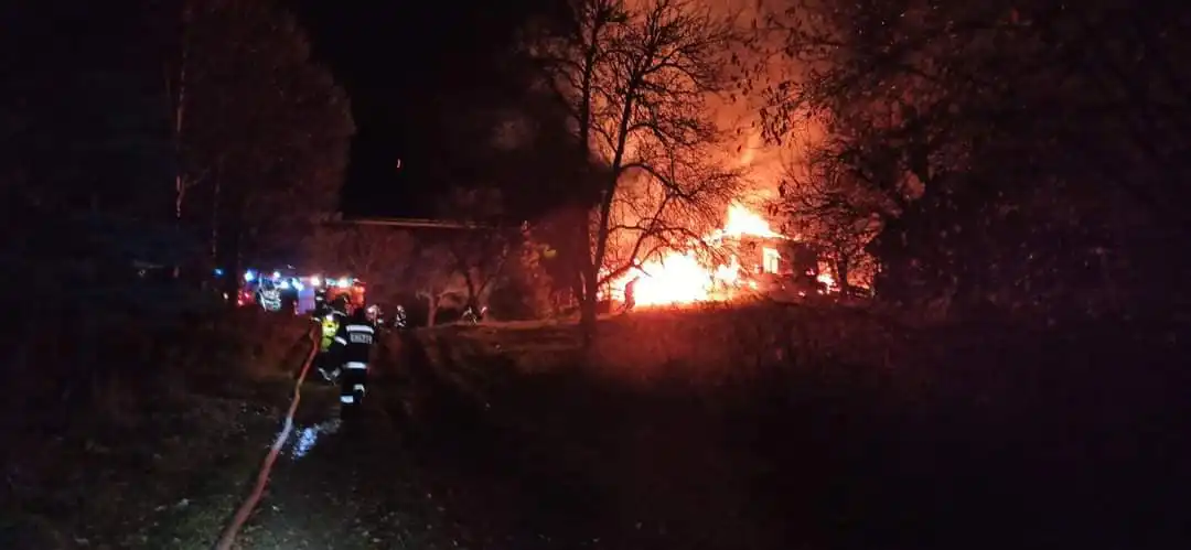 Tragiczny pożar w Bystrej. Nie żyją dwie osoby