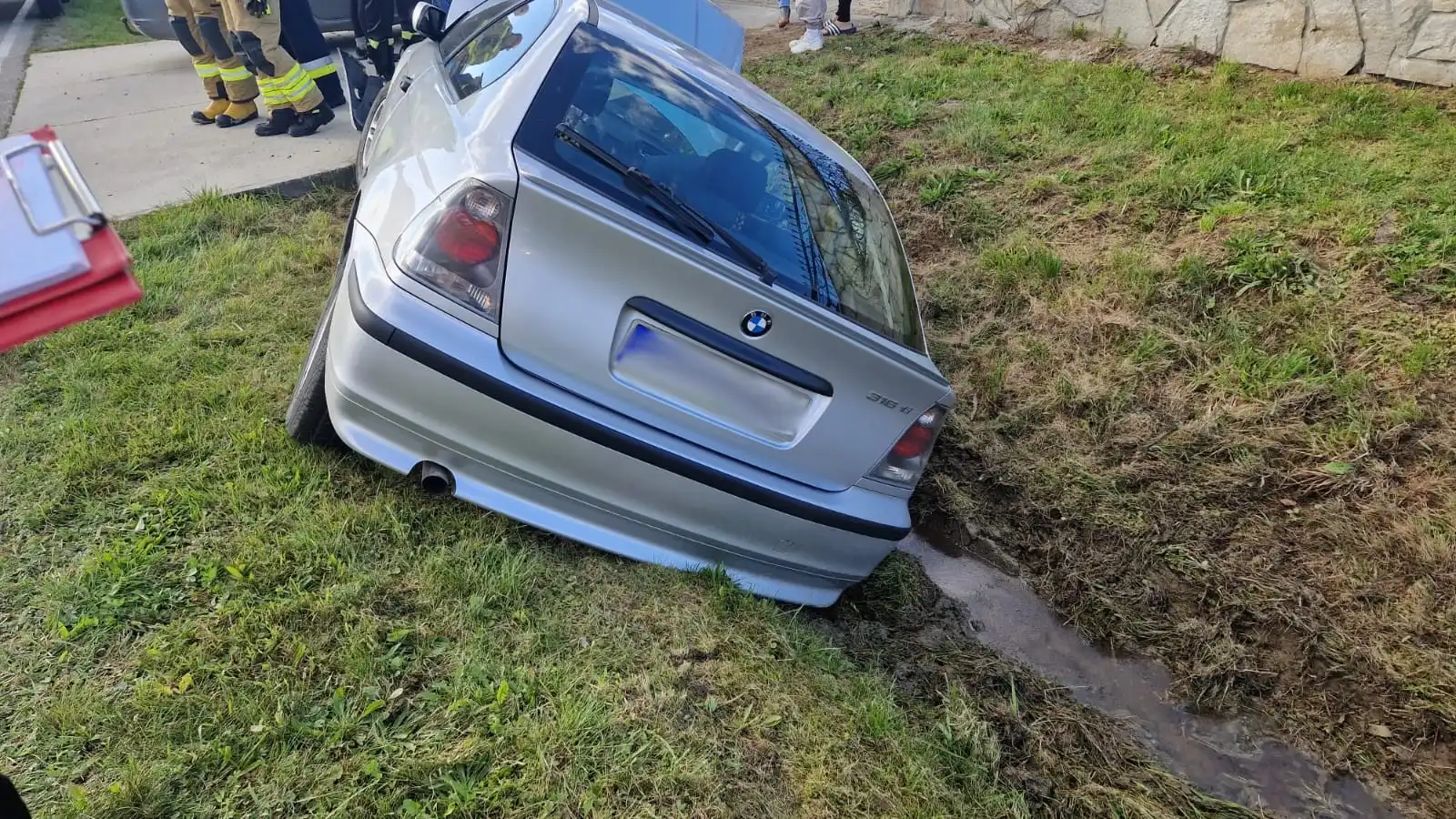 Kolizja drogowa w Trzycierzu. Zderzyły się trzy samochody osobowe