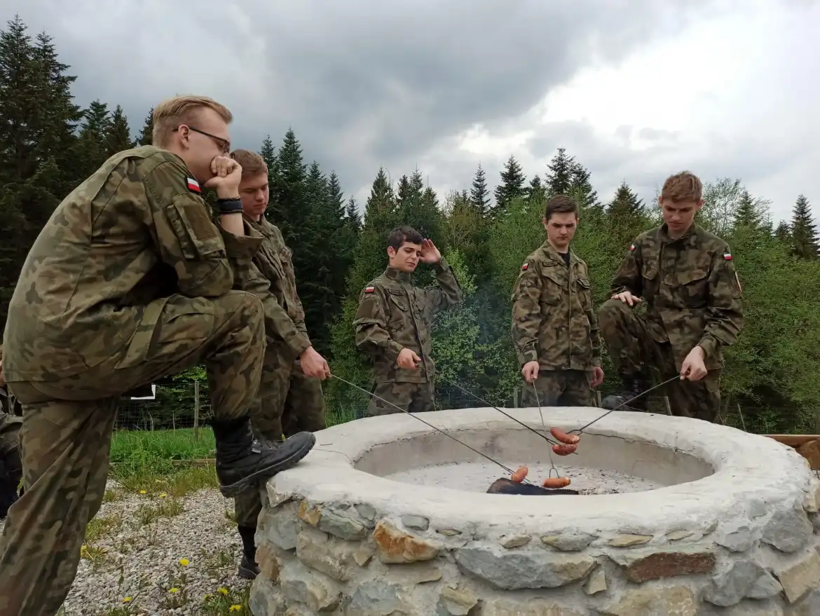 Uczniowie klasy wojskowej ZS w Marcinkowicach uczestniczyli w zajęciach strzeleckich