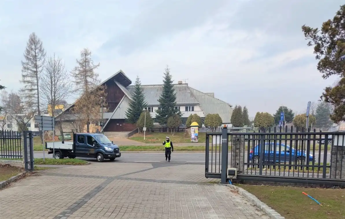 Policjanci sądeckiej drogówki kontrolowali przestrzeganie przepisów przy użyciu drona. Posypały się mandaty
