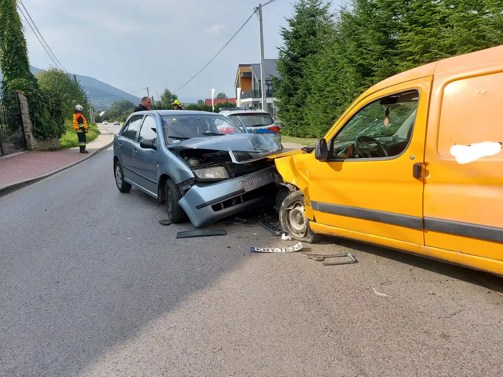 Czołówka dwóch osobówek w Mszanie Dolnej