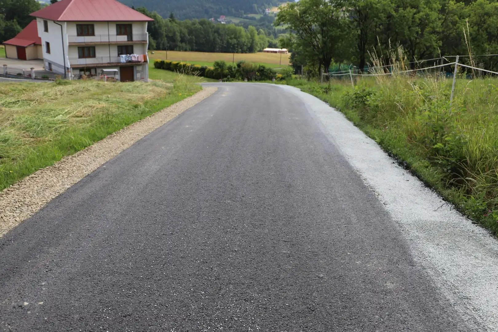 Zakończyły się prace modernizacyjne na kilku odcinkach dróg wewnętrznych na terenie gminy Limanowa