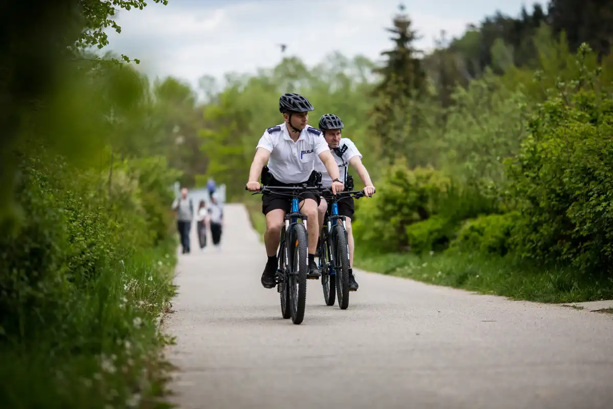 Policjanci patrolują ścieżki rowerowe i tereny rekreacyjne powiatu gorlickiego