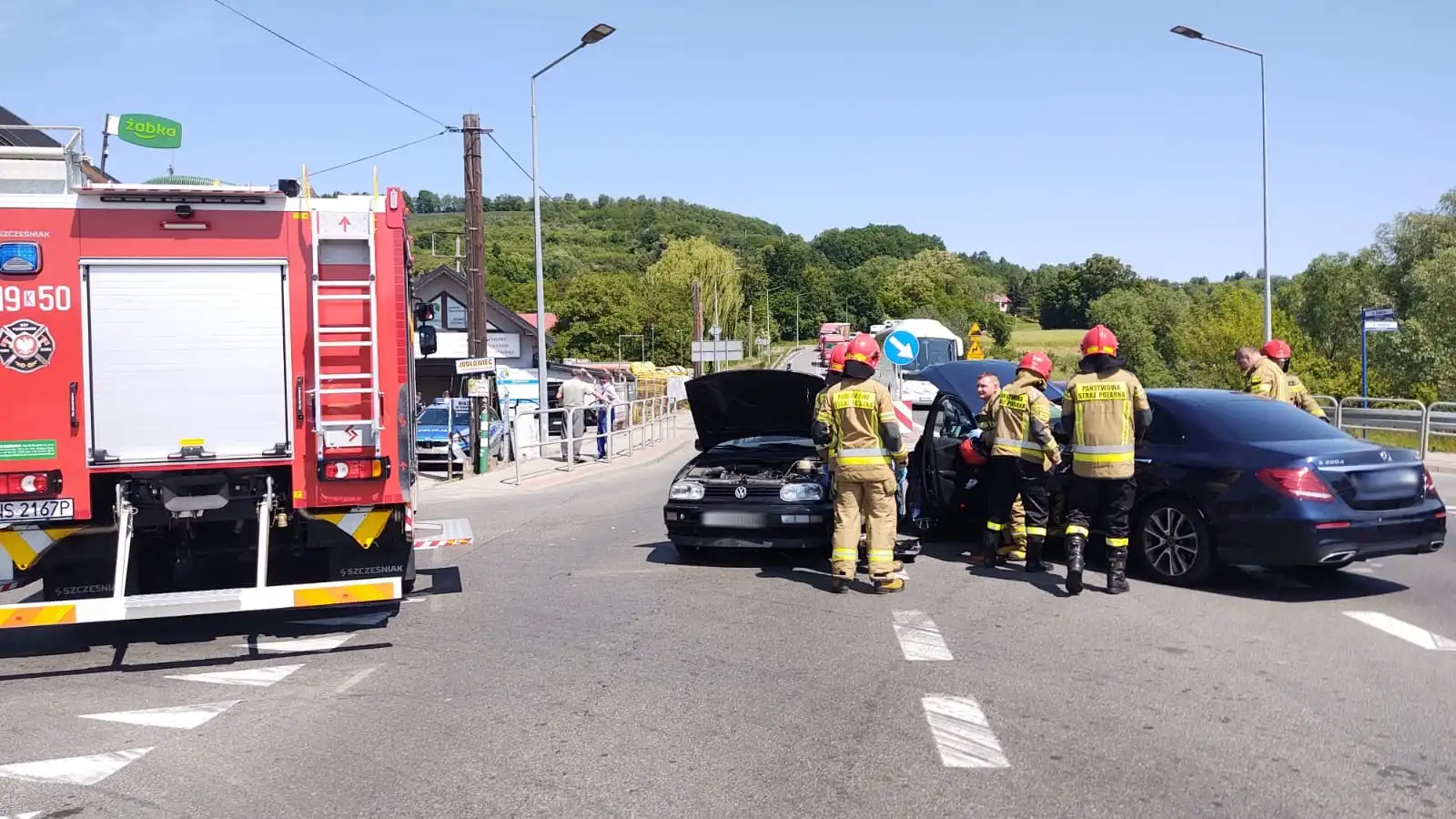 Wypadek w Tęgoborzy. Zderzyły się dwa auta osobowe. Jedna osoba poszkodowana