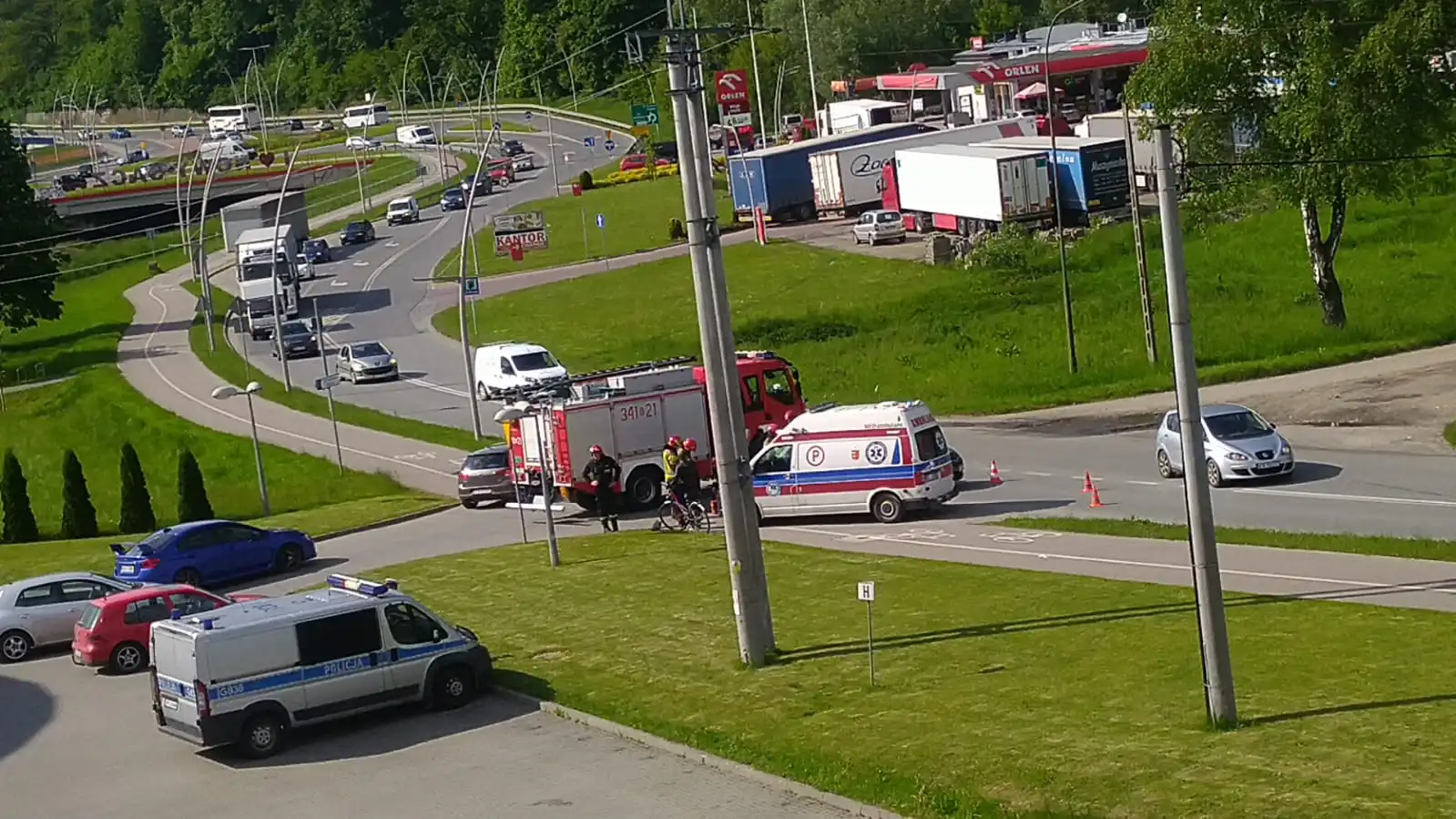 Nowy Sącz: 64-letnia rowerzystka uderzyła w wyjeżdzający z placu samochód osobowy