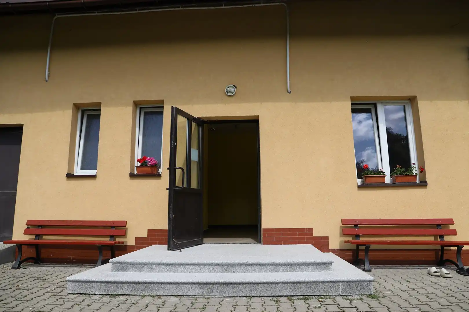 Sportowe zaplecza zyskały nowy blask. Zakończono modernizacje w Siekierczynie i Rupniowie
