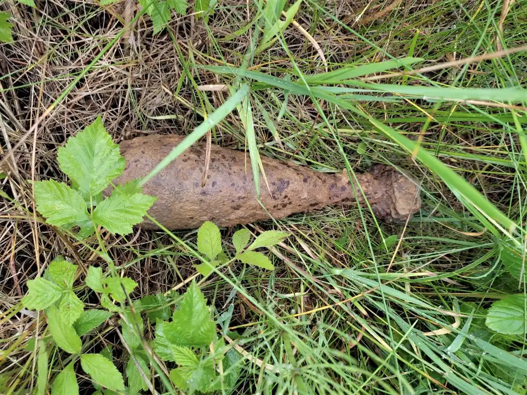 Nietypowe żelazisko w Florynce, na miejsce wezwano saperów oraz policję