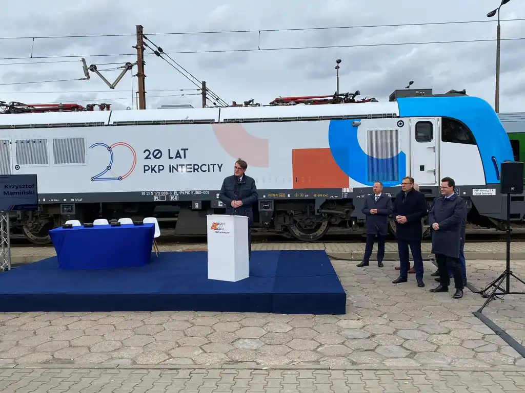 Newag dostarczy PKP Intercity 10 nowoczesnych lokomotyw rozwijających prędkość 200km/h