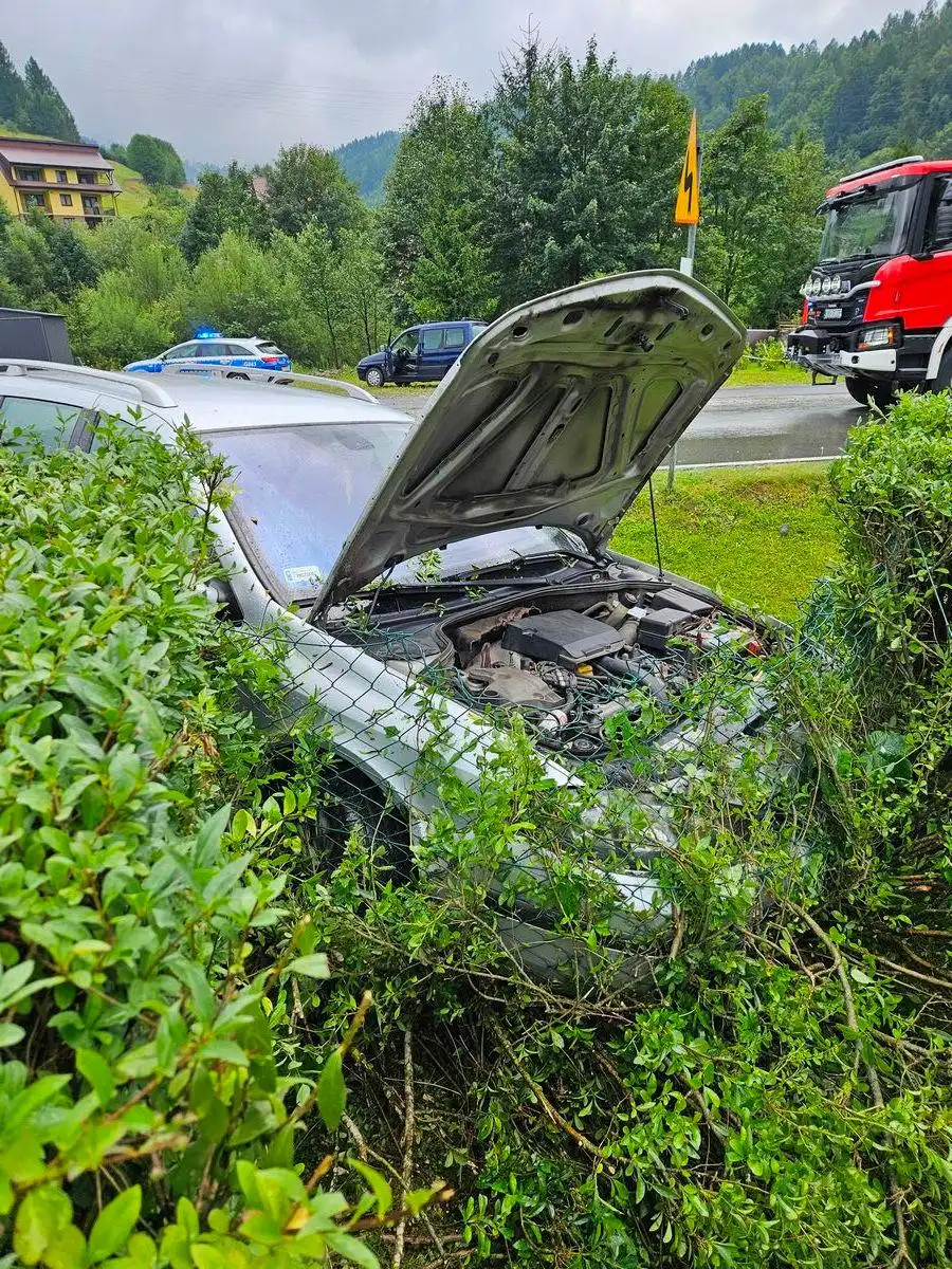 Wierchomla Wielka: Po zderzeniu samochodów wybuchł pożar