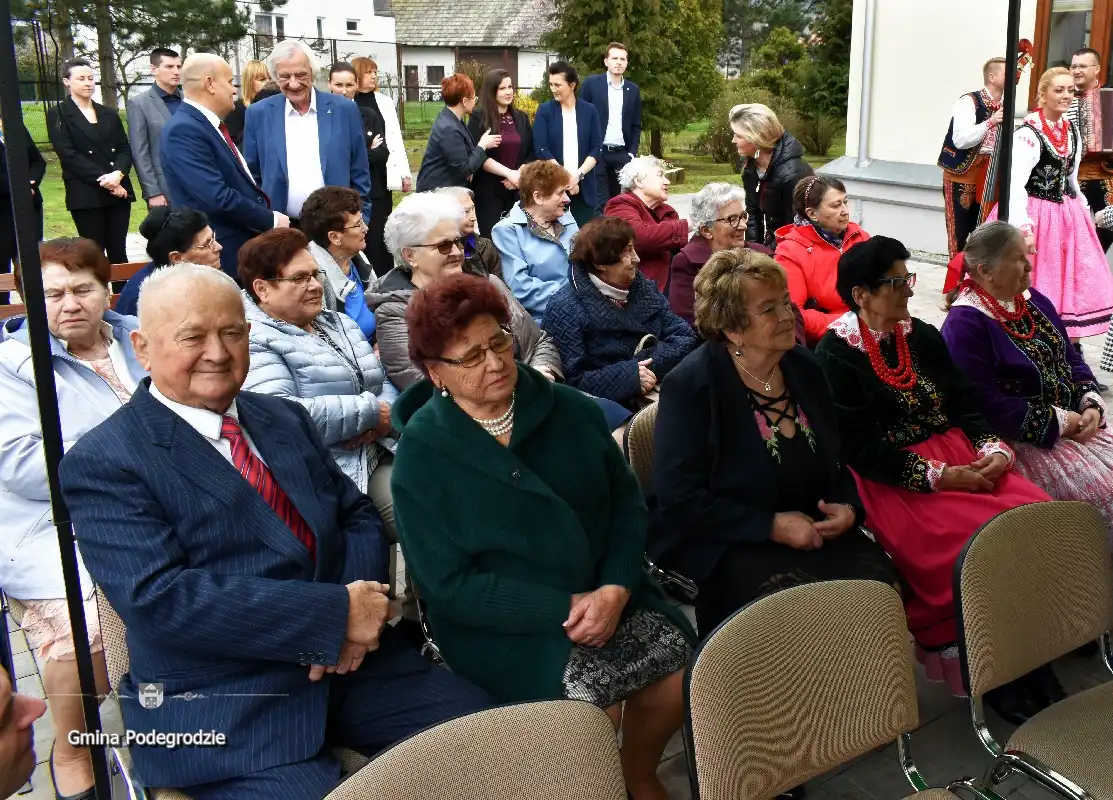 Minister Rodziny i Polityki Społecznej Marlena Maląg odwiedziła seniorów Gminy Podegrodzie