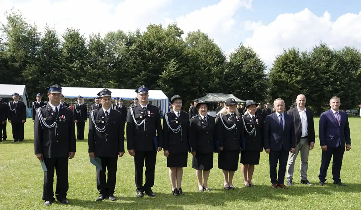 Strażacy z OSP w Muszynce świętowali 100-lecie założenia swojej jednostki. Podczas uroczystości otrzymali nowy sztandar