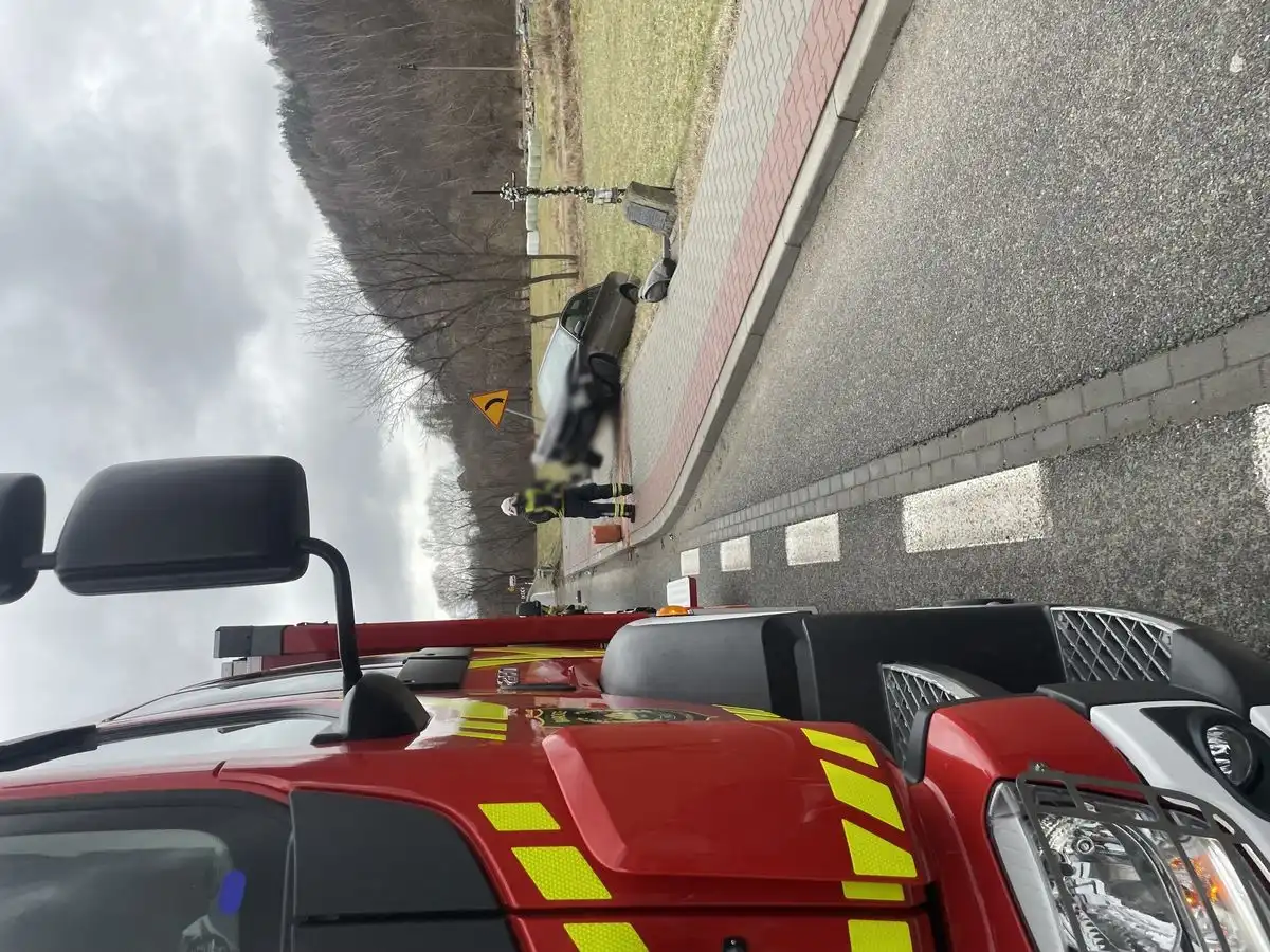 W Rytrze samochód osobowy wypadł z drogi
