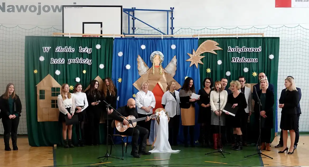 Wspólne kolędowanie i potrawy wigilijne w ZSP w Nawojowej
