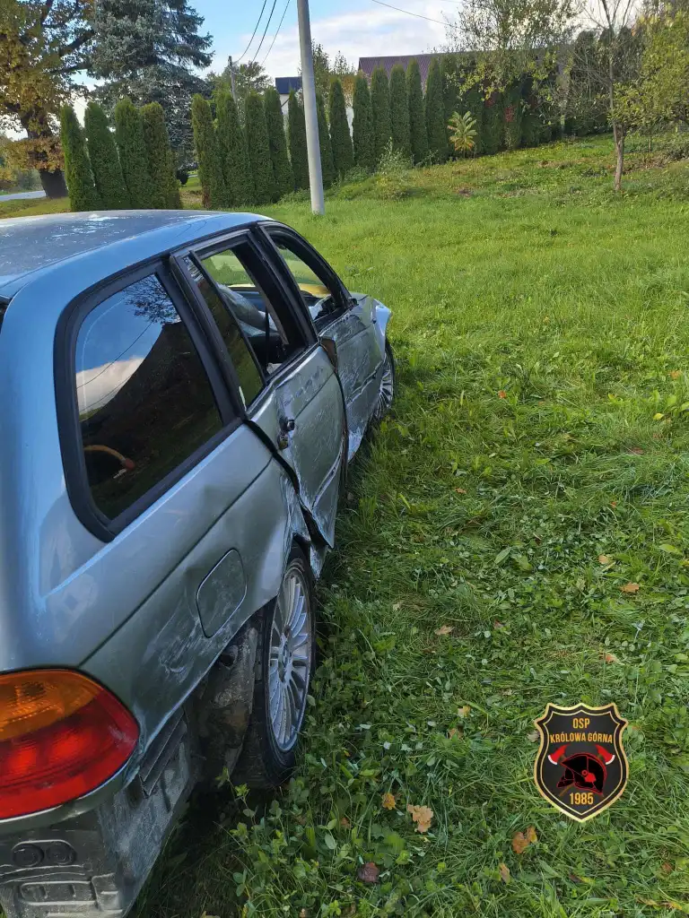 Kolizja w Królowej Górnej: BMW wpadło w poślizg i uderzyło w drugi samochód