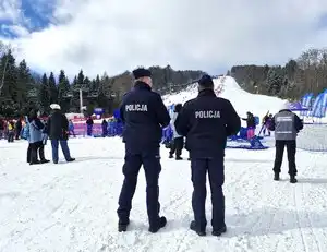 Zawody na śniegu, porządek na ulicach. Policja czuwała nad bezpieczeństwem w Krynicy