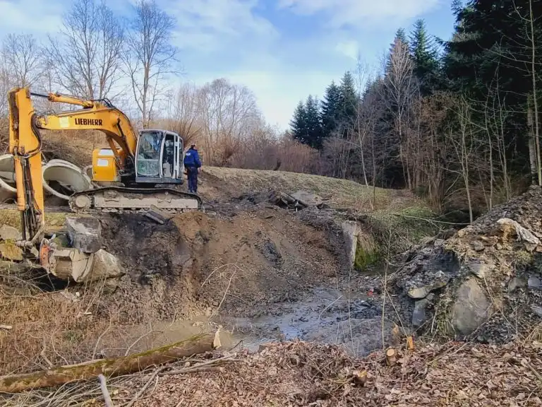Ruszyła przebudowa drogi i przepustu w Słowikowej