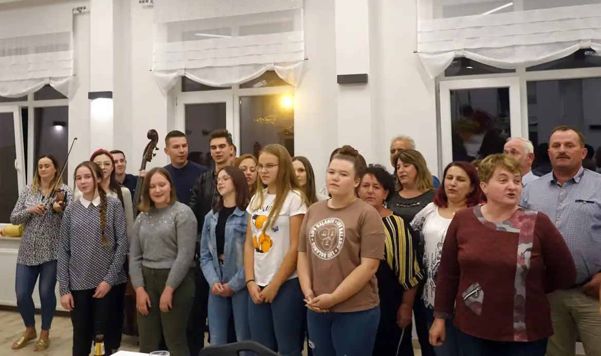 Przedstawiciele władz Powiatu Nowosądeckiego i Zespół Regionalny „Janczowioki” gościli na powiatowo-gminnych dożynkach w Strzepczu