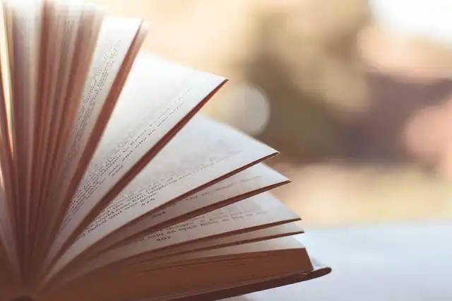 Nowości literackie i cyfrowe w bibliotece w Ropie dzięki wsparciu MKiDN