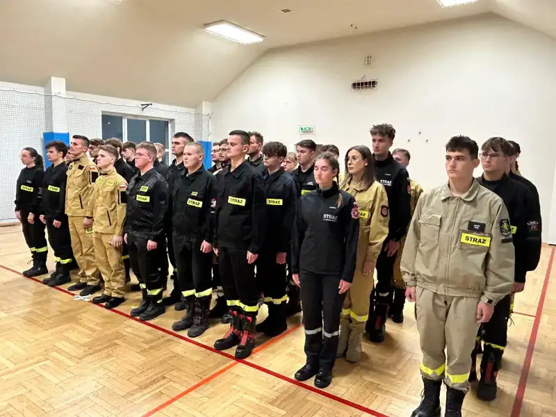 Nowi strażacy w powiecie limanowskim. 36 druhów ukończyło szkolenie podstawowe