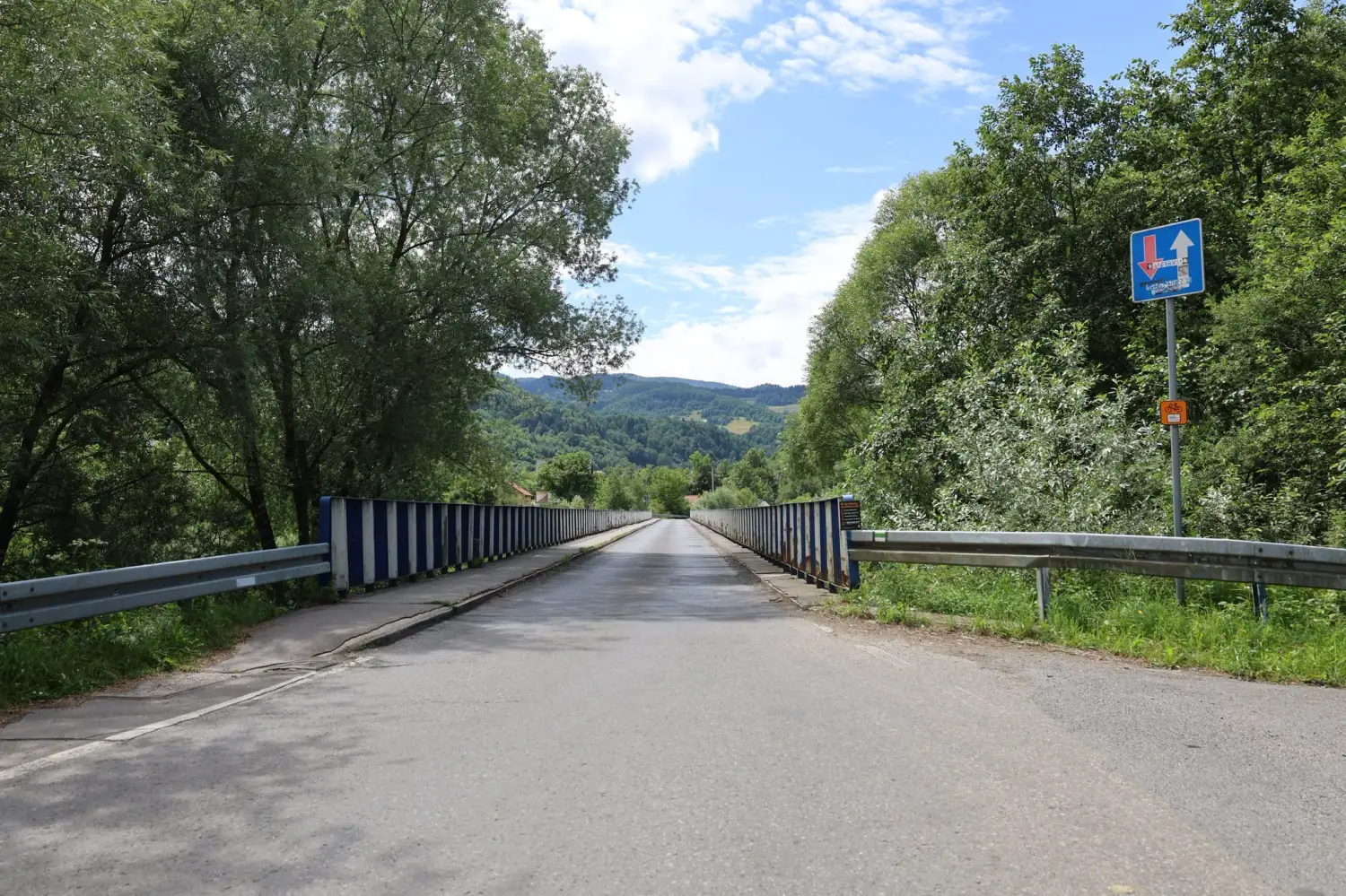 Po niemal 30 latach tymczasowy most przejdzie do historii. Powstanie nowa przeprawa. Plac budowy przekazany