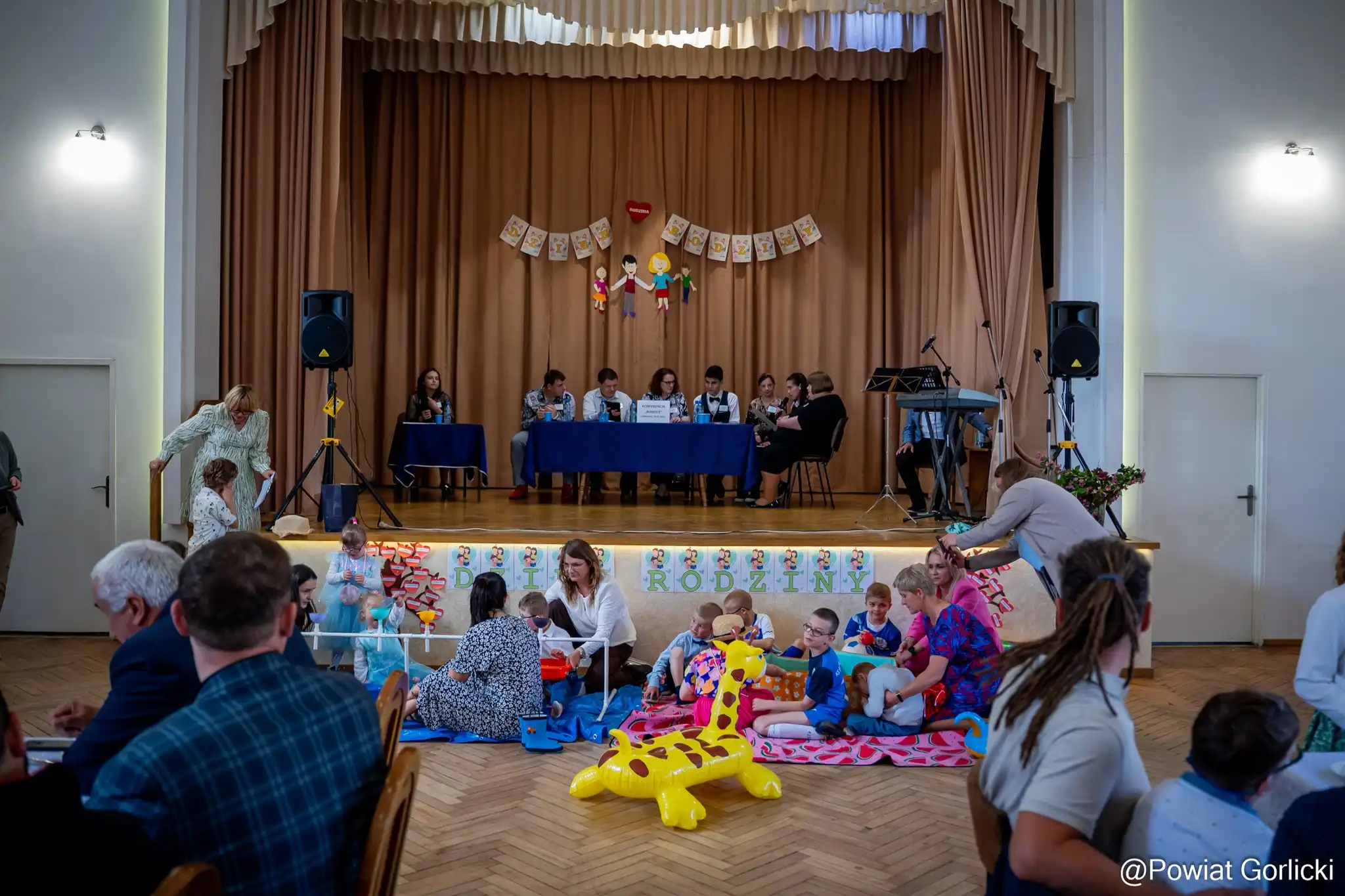 Radość, uśmiechy i wspólne świętowanie. Dzień Rodziny z SOSW w Kobylance