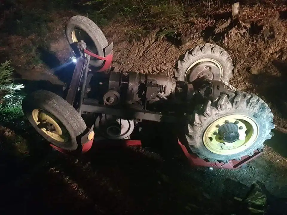 Tragedia w Kokuszce. Ciągnik rolniczy przygniótł dwóch mężczyzn