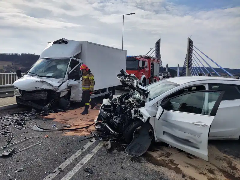 Wypadek w Kurowie. Jedna osoba trafiła do szpitala