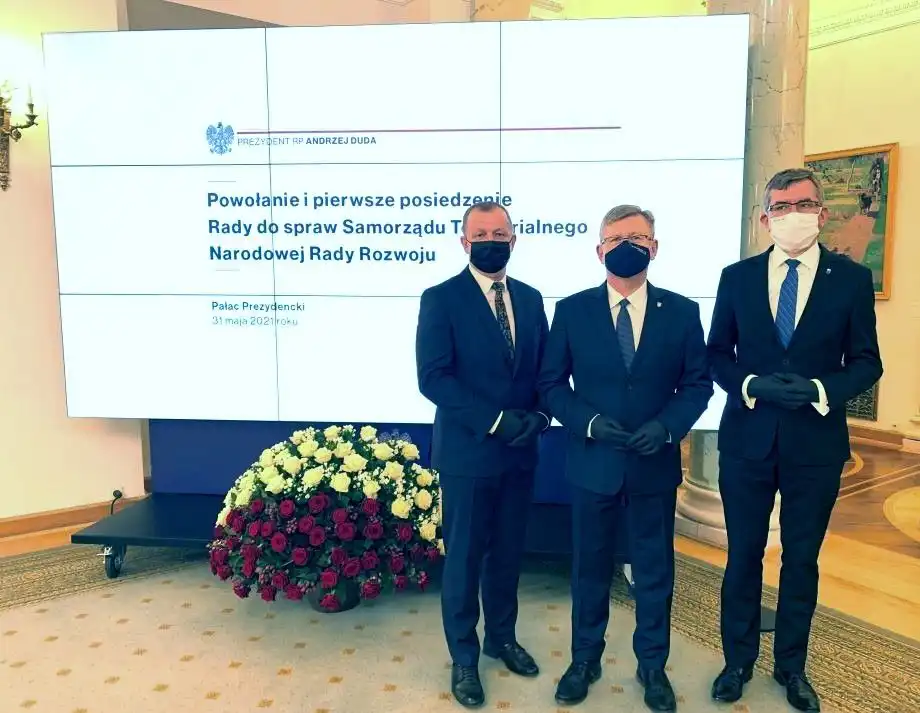 Marszałek Witold Kozłowski odznaczony Krzyżem Oficerskim Orderu Odrodzenia Polski